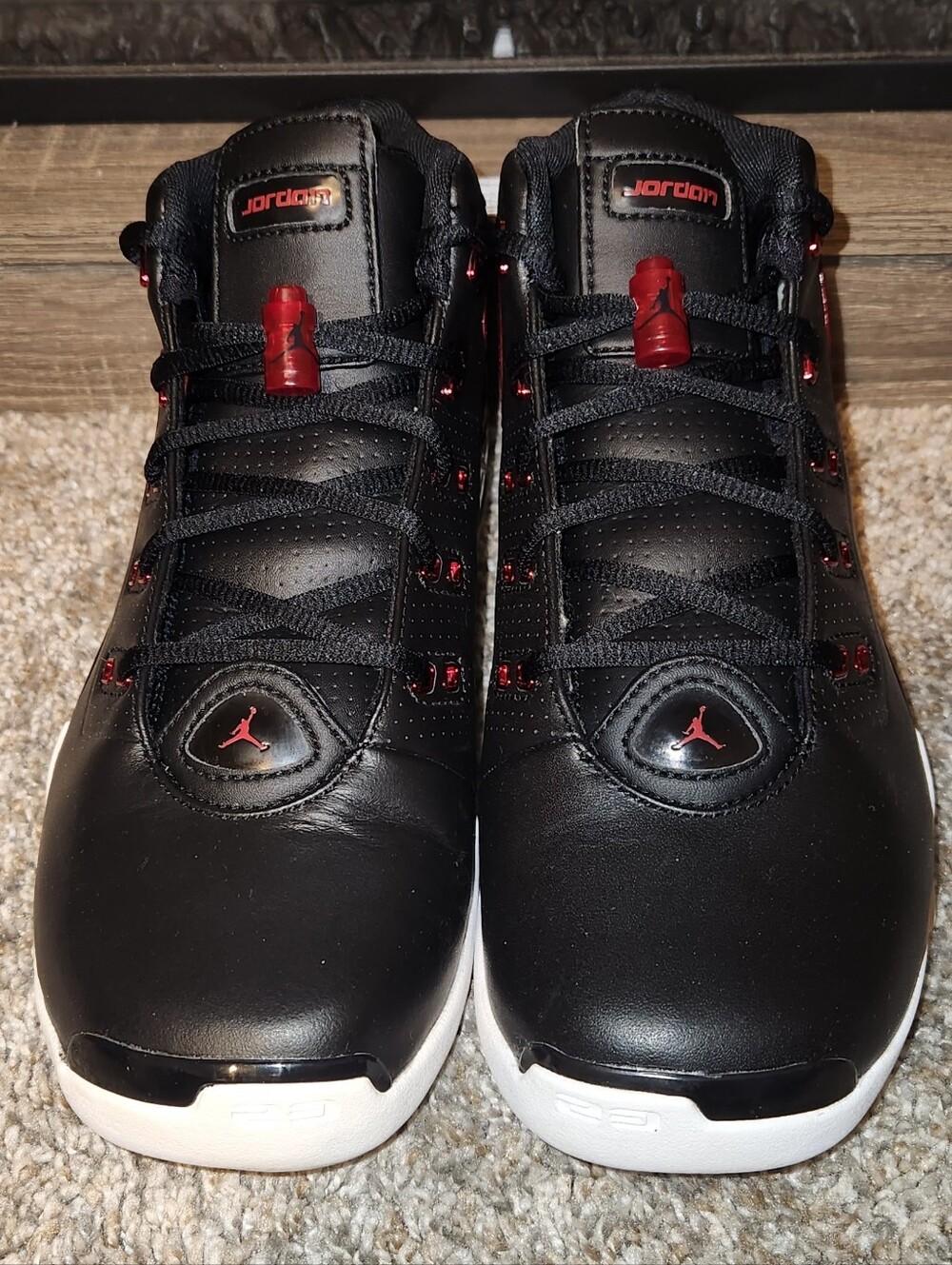 AUTHENTIC AIR JORDAN XVII RETRO BULLS SIZE 8.5